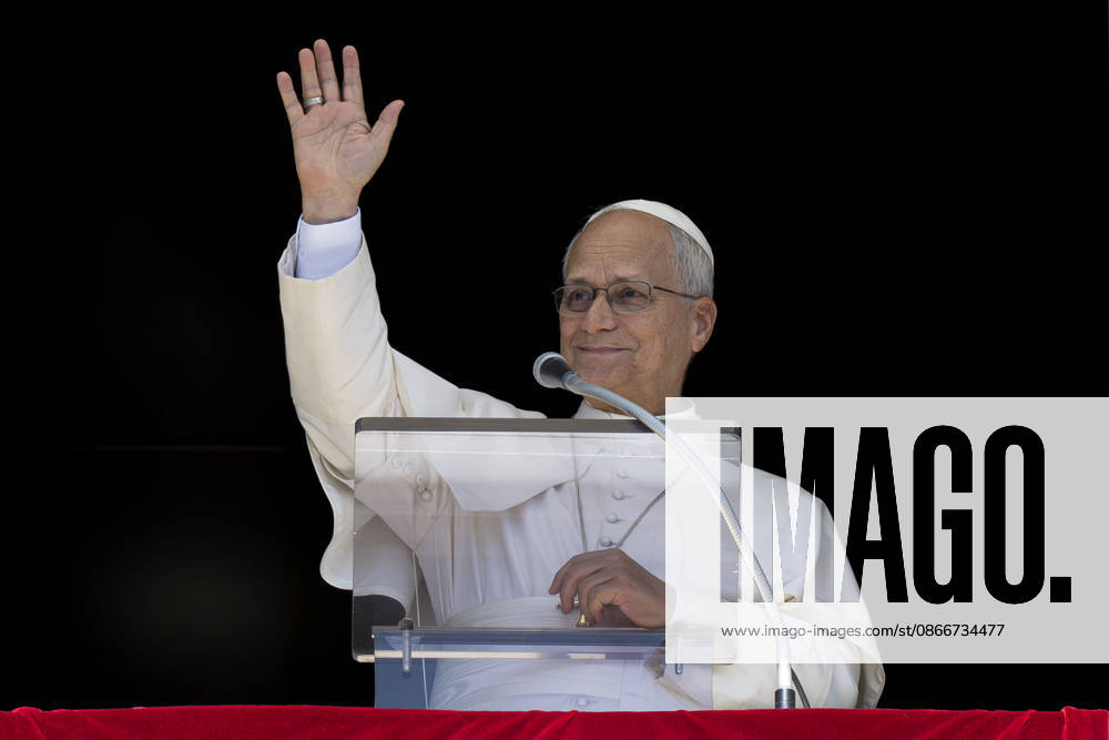 ANGELUS Italy, Rome, Vatican, 2026 9 13 Pope Leo XIV addresses the crowd from the window of the apostolic palace overlooking St Peter s Square during his Sunday Angelus prayer at the Vatican - NO BOOKS