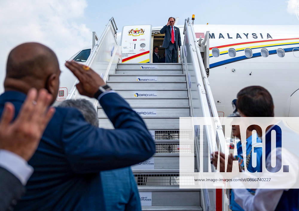 Malaysia PM Anwar Ibrahim departs for Kerala after attending the 18th BRICS Summit New Delhi, Sep 13 (ANI): Prime Minister of Malaysia, Anwar Ibrahim, salutes as he departs for Kerala after attending the 18th BRICS Summit, in New Delhi on Sunday. (@anwaribrahim X ANI Photo) NEW DELHI Delhi India