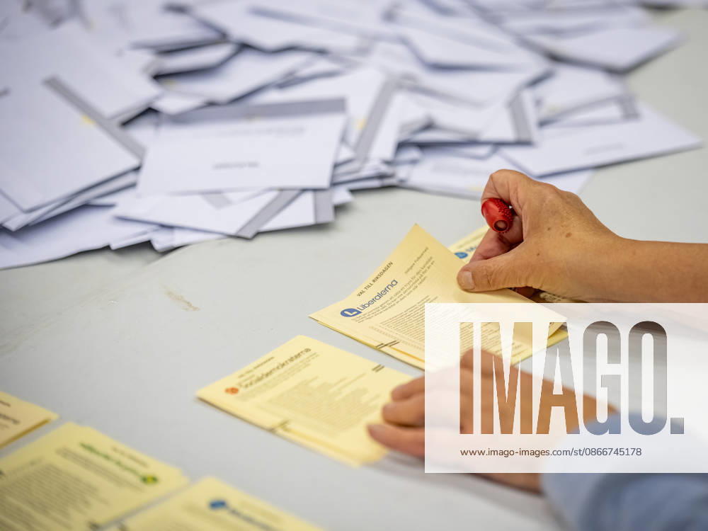 MALMÖ, September 13, 2026: A vote cast for the Liberals as ballots are being counted at the polling station at Kockums Fritid in Malmö on Election Day, September 13, 2026. MALMÖ, SWEDEN