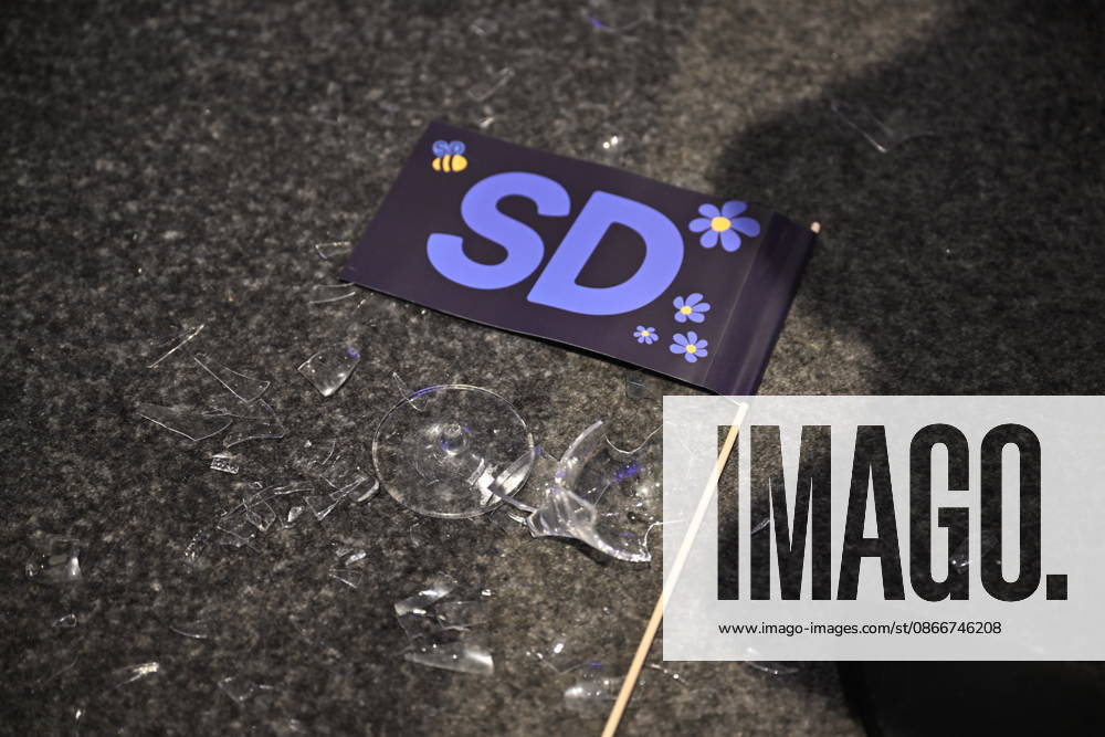 STOCKHOLM, SWEDEN 20260913 An SD flag on the floor during the Sweden Democrats election night party at the Quality Hotel Strawberry Arena, STOCKHOLM, SWEDEN