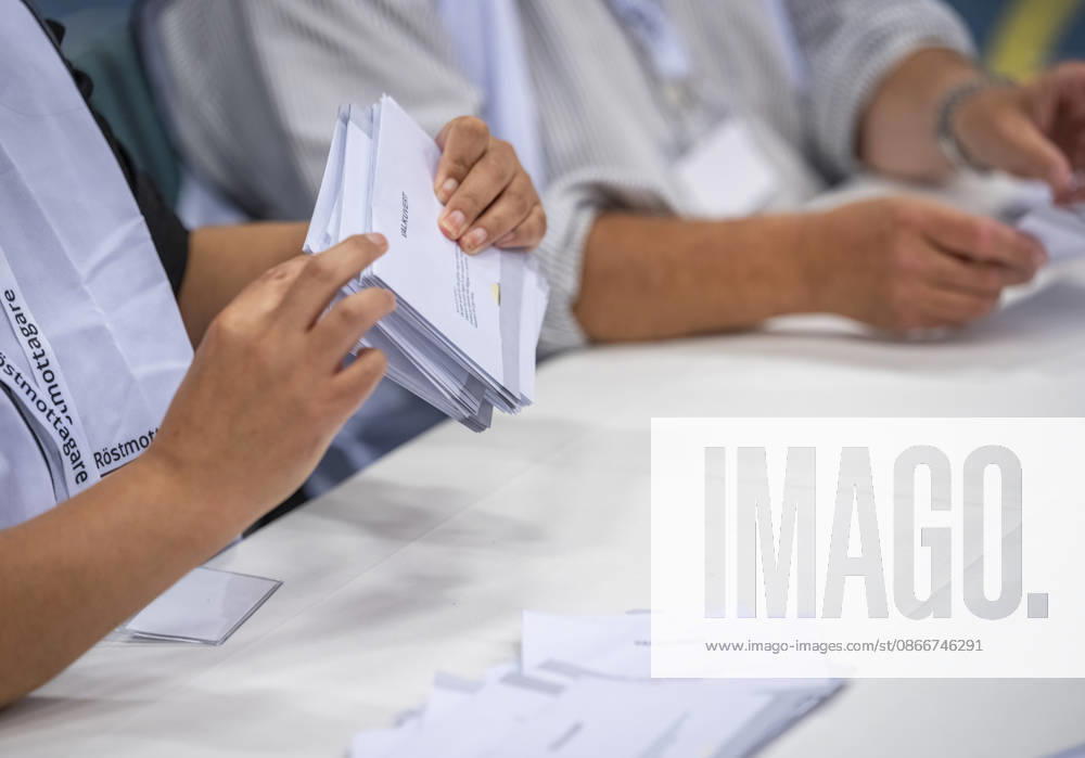 MALMÖ, September 13, 2026: Ballot envelopes are being counted as vote-counting begins at the polling place at Kockums Fritid in Malmö on Election Day, September 13, 2026. MALMÖ, SWEDEN