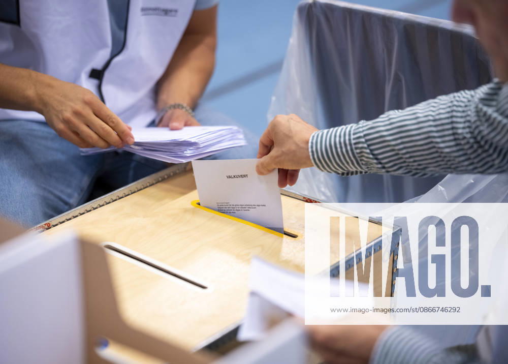 MALMÖ, September 13, 2026. Absentee ballots are placed in the ballot box as the vote count begins at the polling place at Kockums Fritid in Malmö on Election Day, September 13, 2026. MALMÖ, SWEDEN