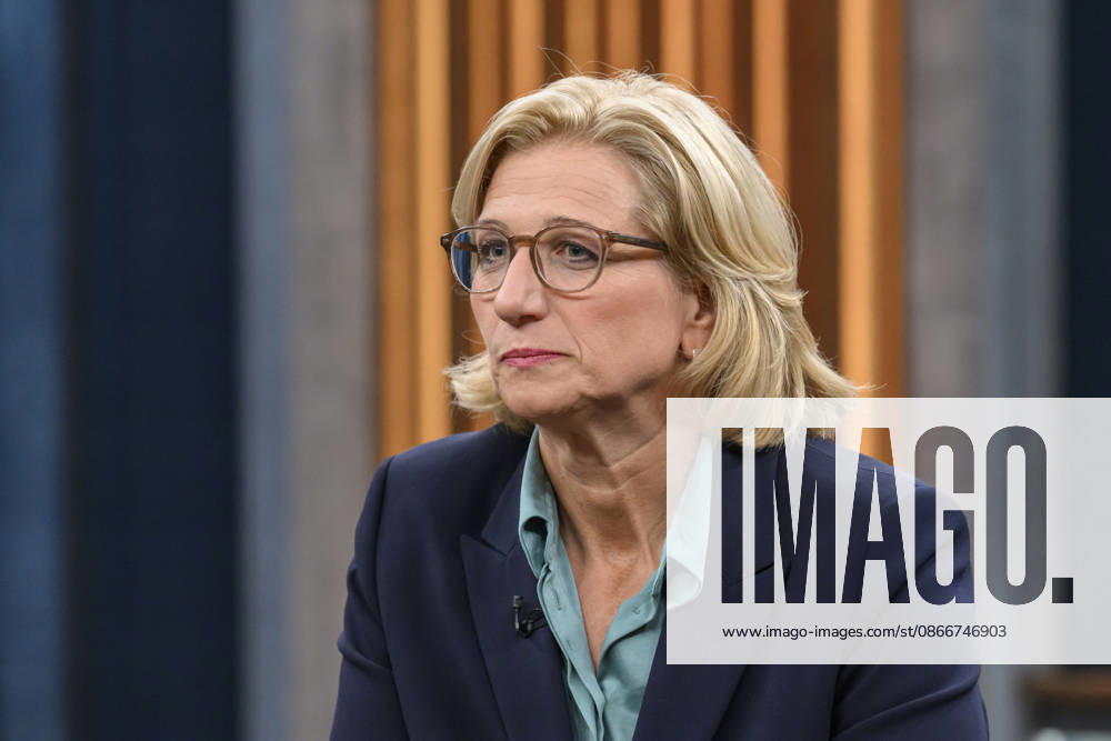 In the photo, from left: Anke Rehlinger, Minister-President of Saarland, SPD, GER; Berlin, studio, guest on Caren Miosga’s political talk show, TV program, Das Erste, from Studio 20 in Berlin-Adlershof, Topic: Following Saxony-Anhalt, Are the Reforms Now in Jeopardy? September 13, 2026,