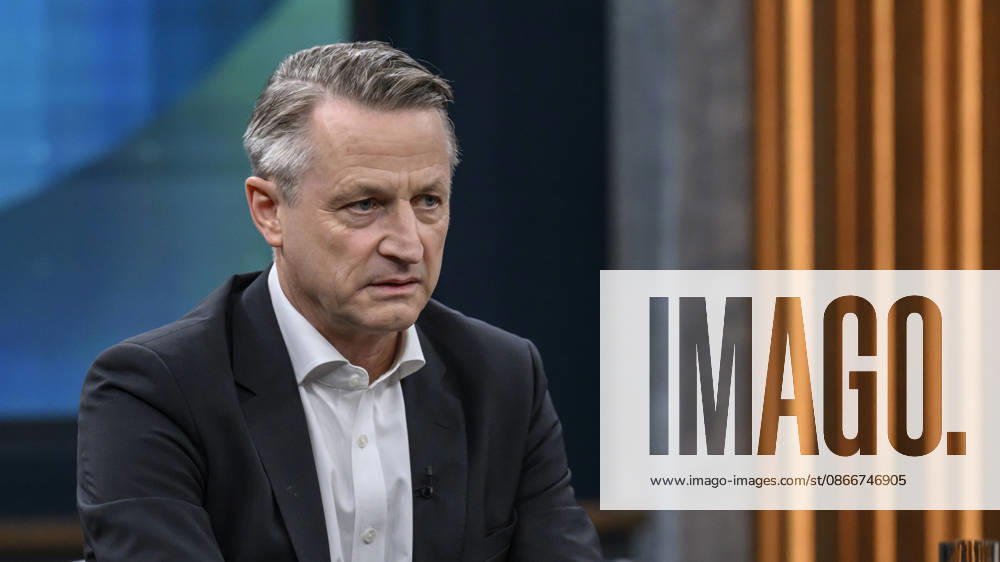 Pictured, from left: Nikolaus Blome, Head of the Politics and Society Department, RTL ntv, GER, Berlin, studio, guest on Caren Miosga’s political talk show, TV, program, Das Erste, from Studio 20 in Berlin-Adlershof, topic: After Saxony-Anhalt, Are the Reforms Now in Jeopardy? September 13, 2026,