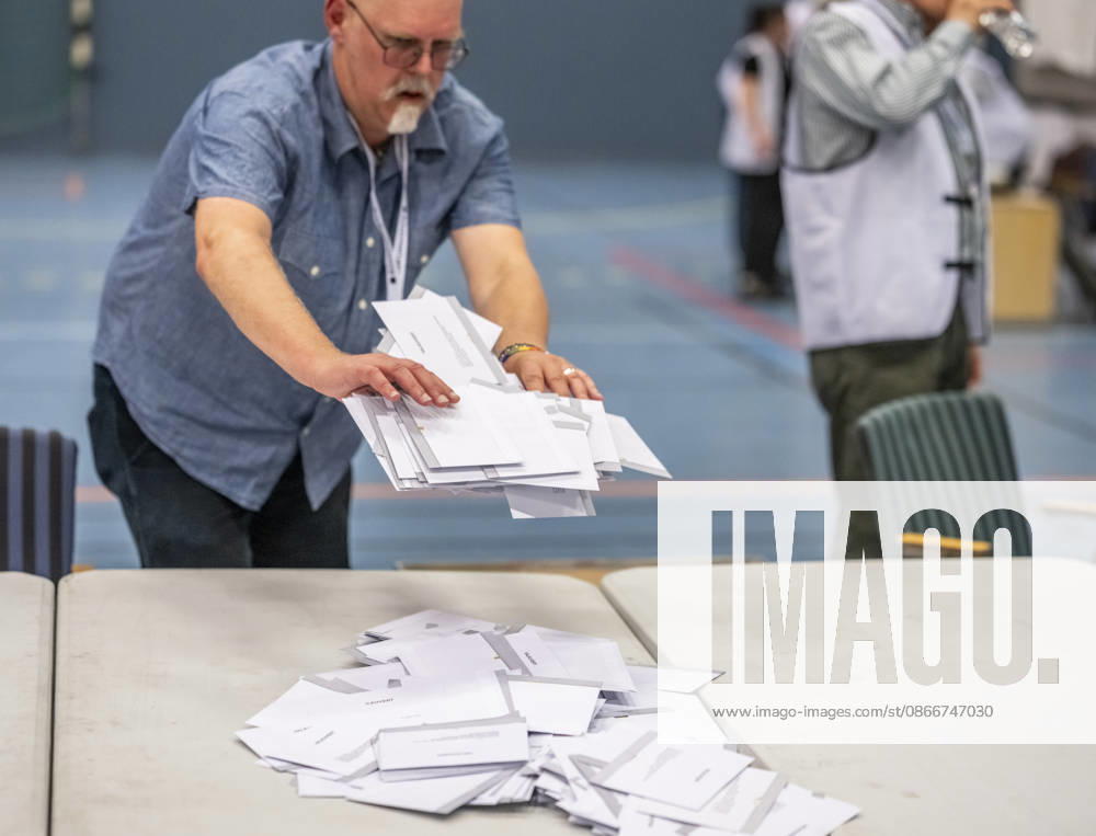 Ballot envelopes are placed on the table as the counting of votes begins at the polling place at Kockums Fritid in Malmö on Election Day, September 13, 2026. MALMÖ, SWEDEN