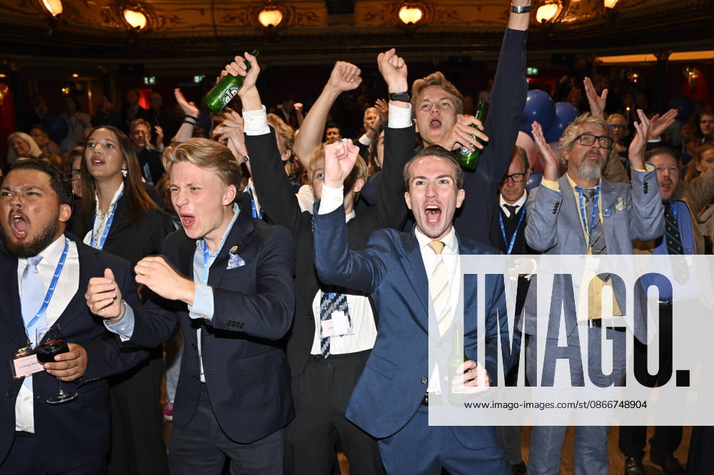 STOCKHOLM, SWEDEN 20260913 Cheers at the Liberal Party’s election night party at the Vasateatern, Vasagatan, STOCKHOLM, SWEDEN