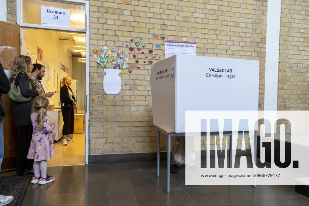 General election in Sweden STOCKHOLM, STOCKHOLM COUNTY, SWEDEN, SEPTEMBER 13: People prepare to cast their vote for Sweden’s general election in a booth at a polling station in a suburb of Stockholm city, Stockholm, Sweden, September 13th, 2026. Narciso Contreras Anadolu Stockholm Sweden. Editorial use only. Please get in touch for any other usage.