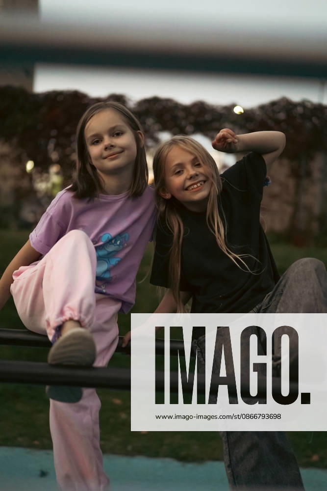 Two happy young girls posing together on a railing Minsk, Minsk Region, Belarus CR_YUKI260913-2118550-01 ,model released, Symbolfoto ,property released