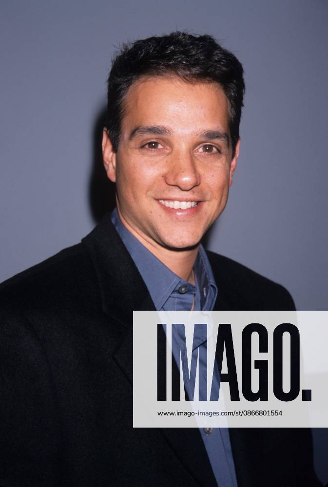 RALPH MACCHIO RALPH MACCHIO.You can count on me New York premiere at Loews Village Theatre 2000.k20306WW.Supplied by Photos, inc.