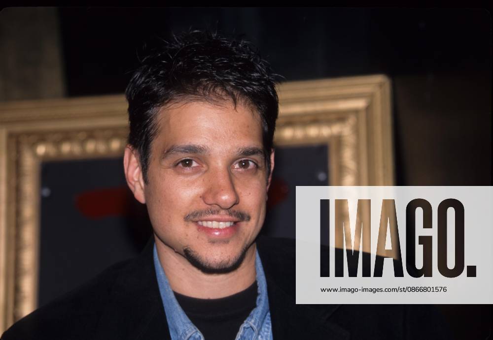 RALPH MACCHIO RALPH MACCHIO.Joe Pesci HMV store appearance to promote CD Vincent LA Guardia Gambini Sings for you 1998.k13659jbb.