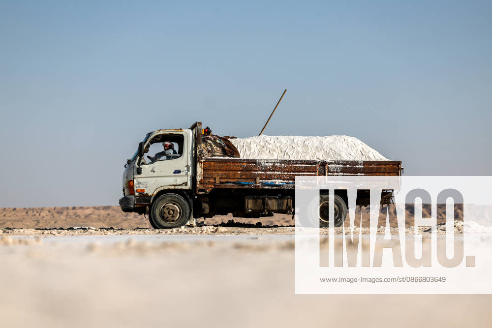 Workers in Syria-Iraq border s Deir ez-Zor Desert make a living from salt DEIR EZ-ZOR, SYRIA - SEPTEMBER 10: Workers laboring in the Deir ez-Zor Desert on the Syria-Iraq border try to support their families with the salt they extract from deep in the ground, enduring scorching heat and thick dust in Deir ez-Zor, Syria on September 10, 2026. After putting the salt they dig out of the earth through various processes, workers gather it with wheelbarrows and load it onto trucks. Despite all these harsh conditions, salt production continues to be one of the most vital sources of livelihood for the local population. Abdulrhman El Ali Anadolu Deir ez-Zor Syria. Editorial use only. Please get in touch for any other usage.