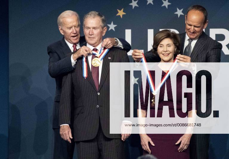 Philadelphia, Pennsylvania, U.S - Former President GEORGE W BUSH and First Lady LAURA BUSH, are presented with the 2018 Liberty Medal by former Vice President, JOE BIDEN, at the National Constitution Center in Philadelphia PA Philadelphia U.S. - ZUMArf1_ 20181111_zaf_rf1_002