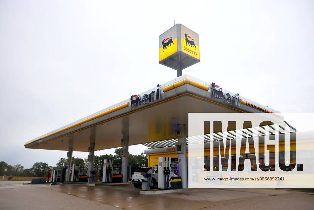 Linz, AUT, On the Road in Upper Austria, Thematic Image, Stock Photo, Various Thematic Images, Pictured: Agip Gas Station, Dietach, Current Gas Prices, Digital Display, Fuel, Mineral Oils, Mineral Oil Tax, Refueling, Gas Price Cap, Gasoline, Diesel,