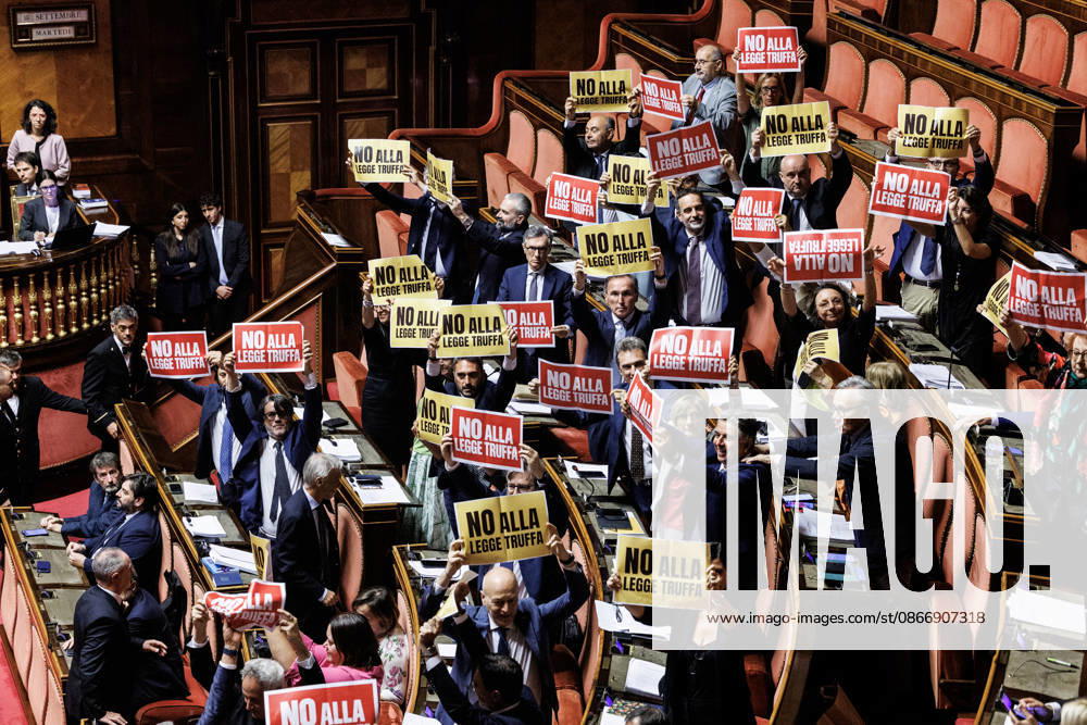 Opposition protests during the Senate s general debate and final vote on the electoral law, Rome, September 15, 2026. Rome Italy - ZUMAa289 20260915_zia_a289_024