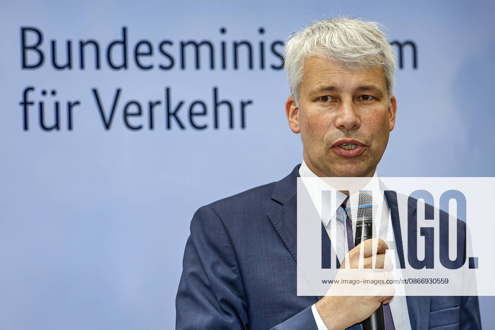 Opening of IAA Transportation 2026 with a tour of the exhibition booths; booth of the Federal Ministry of Transport; Steffen Bilger (CDU), Federal Minister of Transport of the Federal Republic of Germany; Hanover; Hanover Messe; Lower Saxony; Hanover Region; Germany