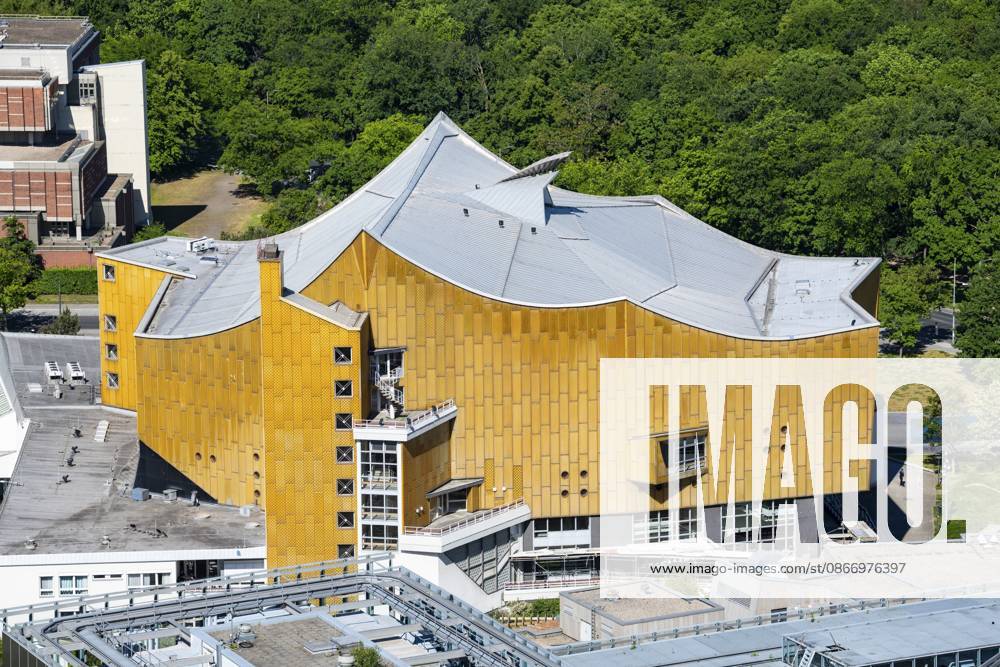 Luftaufnahme, Blick auf Philharmonie, Kulturforum, Kemperplatz, Architekt Hans Scharoun, Berlin-Tiergarten, Deutschland Aerial view, view of Philharmonie, Kulturforum, Kemperplatz, architect Hans Scharoun, Berlin-Tiergarten, Germany