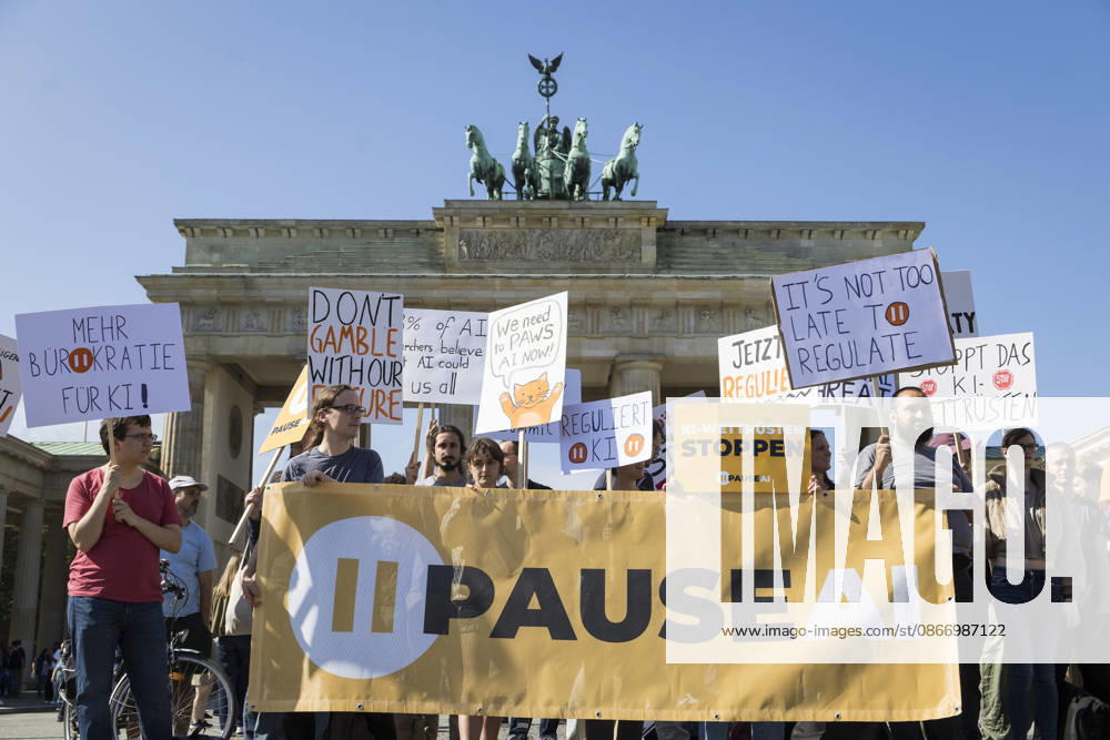 Pause AI, Demonstration in front of the Brandenburg Gate, Berlin, September 15, 2026: Members holding signs calling for a pause in AI development during a demonstration by the Pause AI movement in front of the Brandenburg Gate, Berlin, September 15, 2026. Berlin, Brandenburg Gate