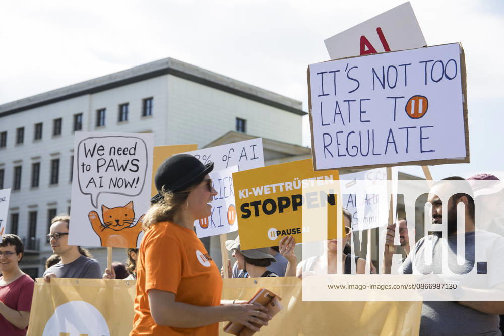 Pause AI, demonstration in front of the Brandenburg Gate, Berlin, September 15, 2026. Members holding signs calling for a pause in AI development during a demonstration by the Pause AI movement in front of the Brandenburg Gate, Berlin, September 15, 2026. Berlin, Brandenburg Gate