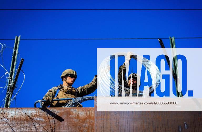 US military installed barbed wire today, seen from Colonia Libertad, in Tijuana, Mexico, 12 November 2018. Around 4,000 participants of this massive exodus departed this morning from Irapuato, in the central state of Guanajuato, and they go, mostly mounted in vehicles, to Guadalajara, about 252 kilometers, on their way to the US border. EFE Joebeth Terriquez US military install wire fences on the border with Mexico !ACHTUNG: NUR REDAKTIONELLE NUTZUNG!