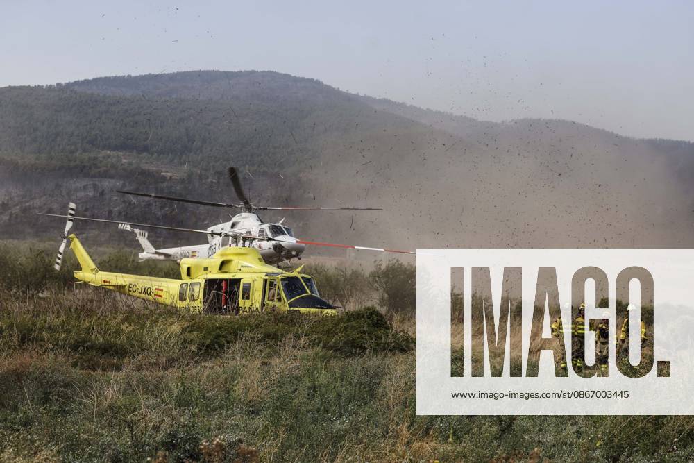 The Tuéjar fire has burned 880 hectares, and efforts are focused on preventing it from crossing the reservoir ahead of the storm. A helicopter is assisting in the efforts to extinguish the wildfire, on September 16, 2026, in Tuéjar, Valencia, Valencian Community, Spain. The fire, which broke out on the afternoon of Tuesday, September 15, in the Valencian town of Tuéjar, has evolved favorably overnight, but it remains active, and efforts are now focused on preventing it from spreading west of the reservoir as authorities monitor the storm expected this afternoon and the changing wind conditions, which may be erratic with gusts ranging from 50 to 80 kilometers per hour SEPTEMBER 16, 2026 Tuéjar, Valencia, Valencian Community Tuéjar, Valencia