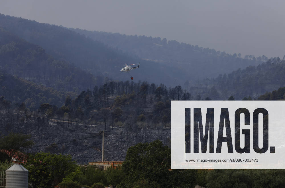 The Tuéjar fire has burned 880 hectares, and efforts are focused on preventing it from crossing the reservoir ahead of the storm. A helicopter is assisting in the efforts to extinguish the wildfire, on September 16, 2026, in Tuéjar, Valencia, Valencian Community, Spain. The fire, which broke out on the afternoon of Tuesday, September 15, in the Valencian town of Tuéjar, has evolved favorably overnight, but it remains active, and efforts are now focused on preventing it from spreading west of the reservoir, with authorities monitoring the storm expected this afternoon and the wind conditions, which may be erratic with gusts ranging from 50 to 80 kilometers per hour SEPTEMBER 16, 2026 Tuéjar, Valencia, Valencian Community Tuéjar, Valencia, V