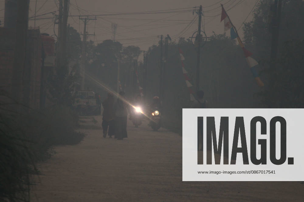 Wildfires fueled by El Nino affect Indonesia PALEMBANG, INDONESIA - SEPTEMBER 16: A number of residents walk through the smoke as wildfire breaks out near their house in Sematang Borang district of Palembang, South Sumatra, Indonesia, on September 16, 2026. El Nino conditions are fueling wildfires across Indonesia, with around 113,336 cases of respiratory illness reported, according to health officials. Children under the age of 5 account for 26,545 cases, more than 20% of all recorded acute respiratory infection cases. Around 12.5 million people have been affected by wildfires, according to data from the Indonesian Health Ministry. Muhammad Fajri Anadolu Palembang Indonesia. Editorial use only. Please get in touch for any other usage.