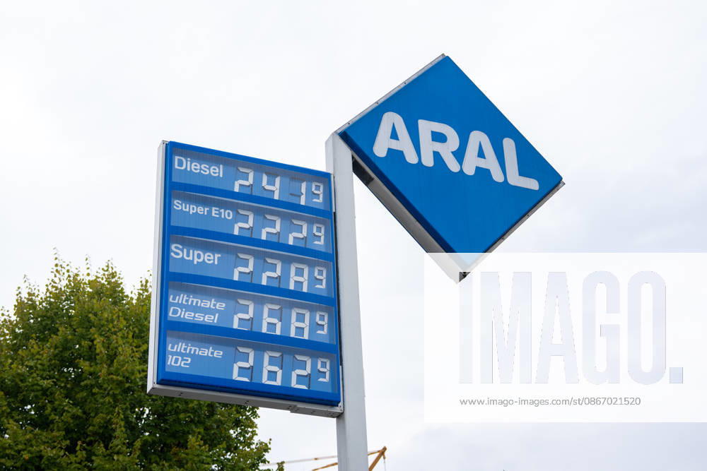Aral gas station, gas pump, fuel nozzle, gas station display, fuel prices, gasoline, Super E10, Super E5, diesel, fuel prices, refueling, drivers, traffic, mobility, commuters, record prices, price increases, high fuel prices, energy prices,