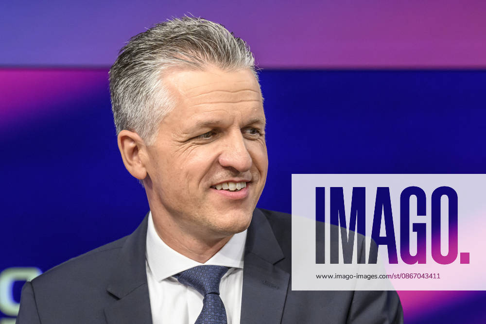 Pictured from left: Thorsten Frei, CDU Union parliamentary group leader, GER, Berlin, studio, guest on *Maischberger*, a political talk show, TV program, hosted by Sandra Maischberger, *Das Erste*, from Adlershof – At Studio 20, September 16, 2026,