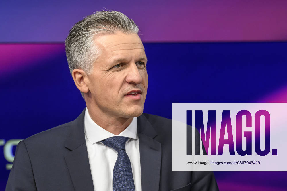Pictured, from left: Thorsten Frei, CDU Union parliamentary group leader, GER, Berlin, studio, guest on *Maischberger*, political talk show, TV, program, with host Sandra Maischberger, Das Erste, from Adlershof, Studio 20, September 16, 2026,
