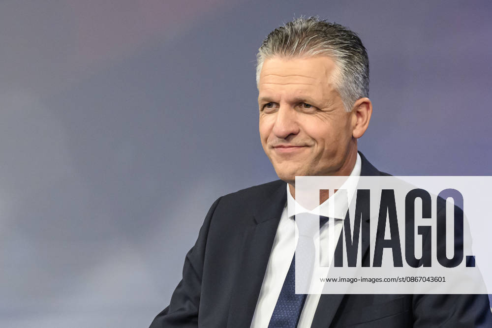 Pictured, from left: Thorsten Frei, CDU Union parliamentary group leader, GER, Berlin, studio, guest on *Maischberger*, political talk show, TV, program, with host Sandra Maischberger, Das Erste, from Studio 20 in Adlershof, September 16, 2026,