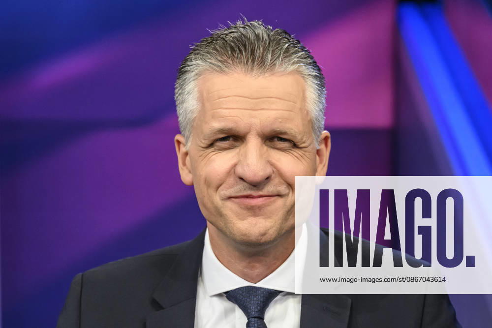 Pictured, from left: Thorsten Frei, CDU Union parliamentary group leader, GER, Berlin, studio, guest on *Maischberger*, political talk show, TV, program, with host Sandra Maischberger, Das Erste, from Adlershof, Studio 20, September 16, 2026,