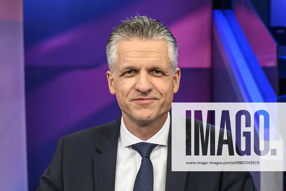 Pictured, from left: Thorsten Frei, CDU Union parliamentary group leader, GER, Berlin, studio, guest on *Maischberger*, political talk show, TV, program, with host Sandra Maischberger, Das Erste, from Adlershof, Studio 20, September 16, 2026,
