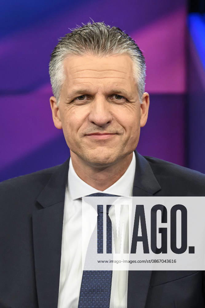 Pictured, from left: Thorsten Frei, CDU Union parliamentary group leader, GER, Berlin, studio, guest on *Maischberger*, political talk show, TV, program, with host Sandra Maischberger, Das Erste, from Adlershof, Studio 20, September 16, 2026,