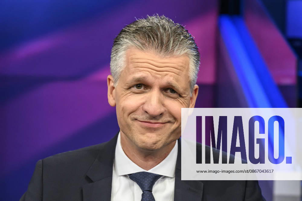 Pictured, from left: Thorsten Frei, CDU Union parliamentary group leader, GER, Berlin, studio, guest on *Maischberger*, political talk show, TV, program, with host Sandra Maischberger, Das Erste, from Adlershof, Studio 20, September 16, 2026,
