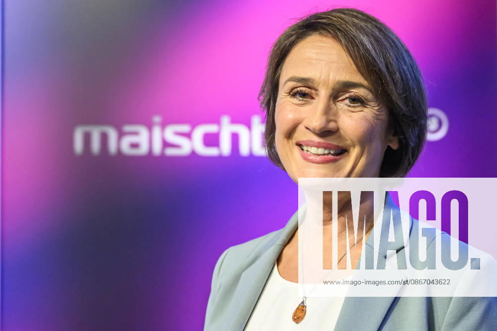 Pictured, from left: Sandra Maischberger, GER, Berlin, studio, guest on *Maischberger*, political talk show, TV, program, with host Sandra Maischberger, *Das Erste*, from Adlershof, Am Studio 20, September 16, 2026,