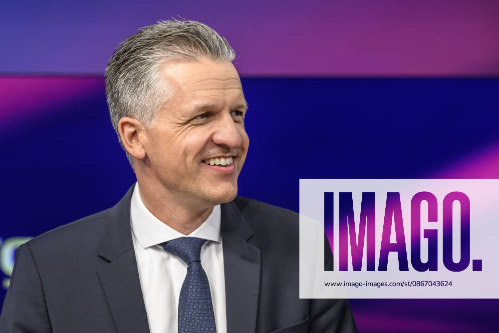 Pictured, from left: Thorsten Frei, CDU Union parliamentary group leader, GER, Berlin, studio, guest on *Maischberger*, political talk show, TV, program, with host Sandra Maischberger, Das Erste, from Adlershof, Studio 20, September 16, 2026,