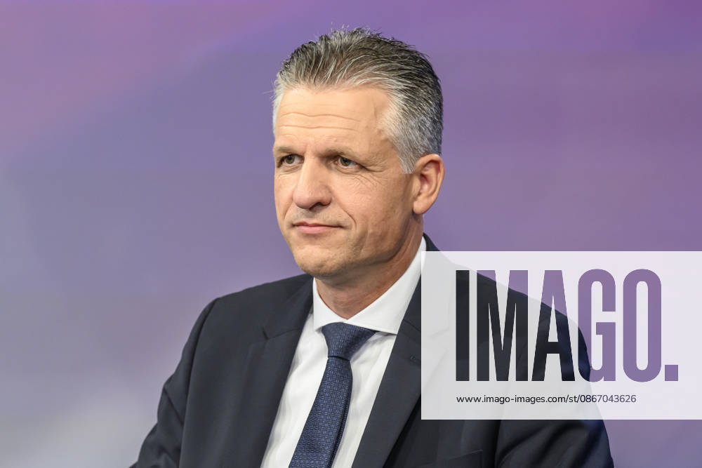 Pictured, from left: Thorsten Frei, CDU Union parliamentary group leader, GER, Berlin, studio, guest on *Maischberger*, political talk show, TV, program, with host Sandra Maischberger, Das Erste, from Adlershof, Studio 20, September 16, 2026,