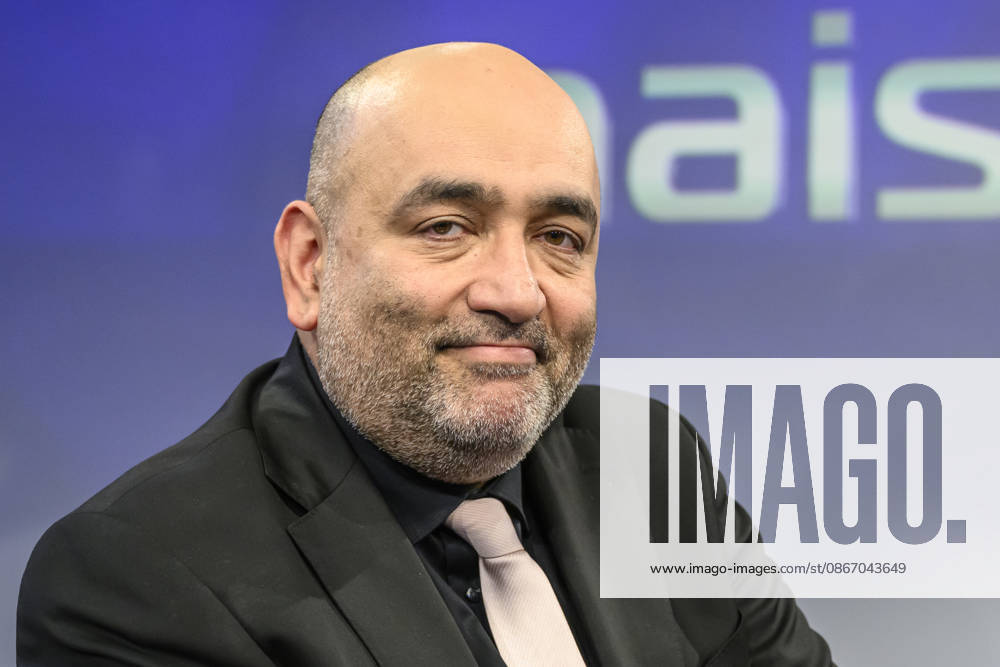 Pictured from left: Omid Nouripour, Alliance 90 The Greens, Vice President of the Bundestag, GER, Berlin, studio, guest on *Maischberger*, political talk show, TV, program, with host Sandra Maischberger, Das Erste, from Studio 20 in Adlershof, September 16, 2026,