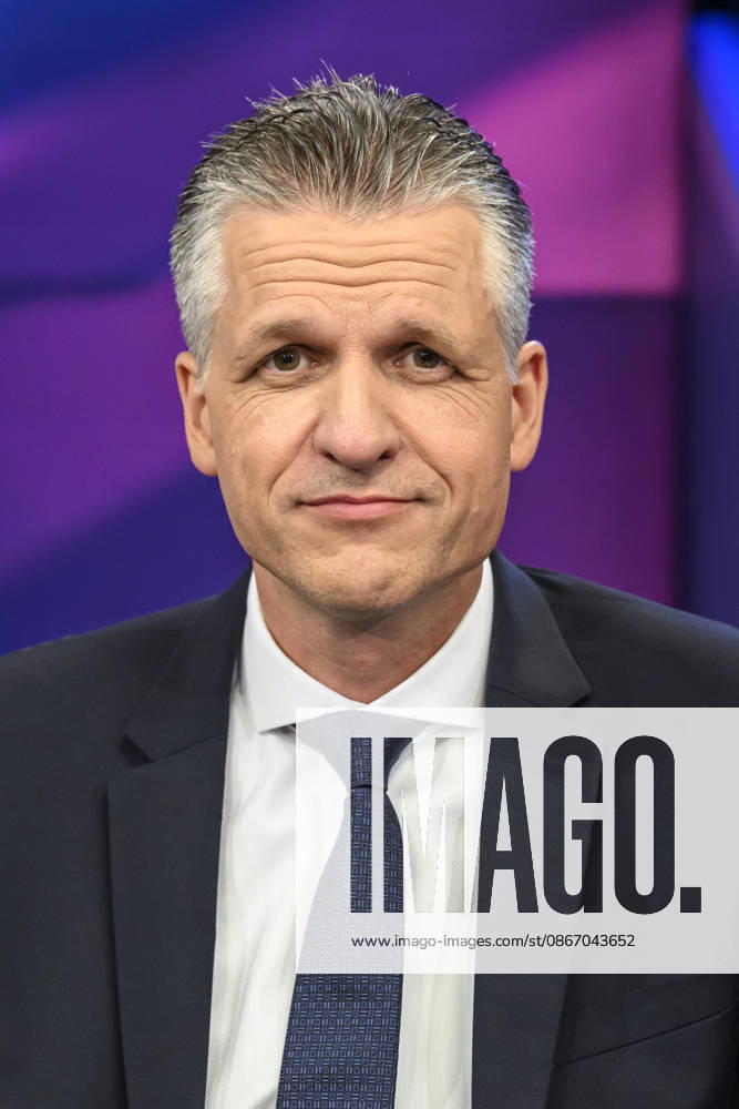 Pictured, from left: Thorsten Frei, CDU Union parliamentary group leader, GER, Berlin, studio, guest on Maischberger, political talk show, TV, program, with host Sandra Maischberger, Das Erste, from Adlershof, Studio 20, September 16, 2026,