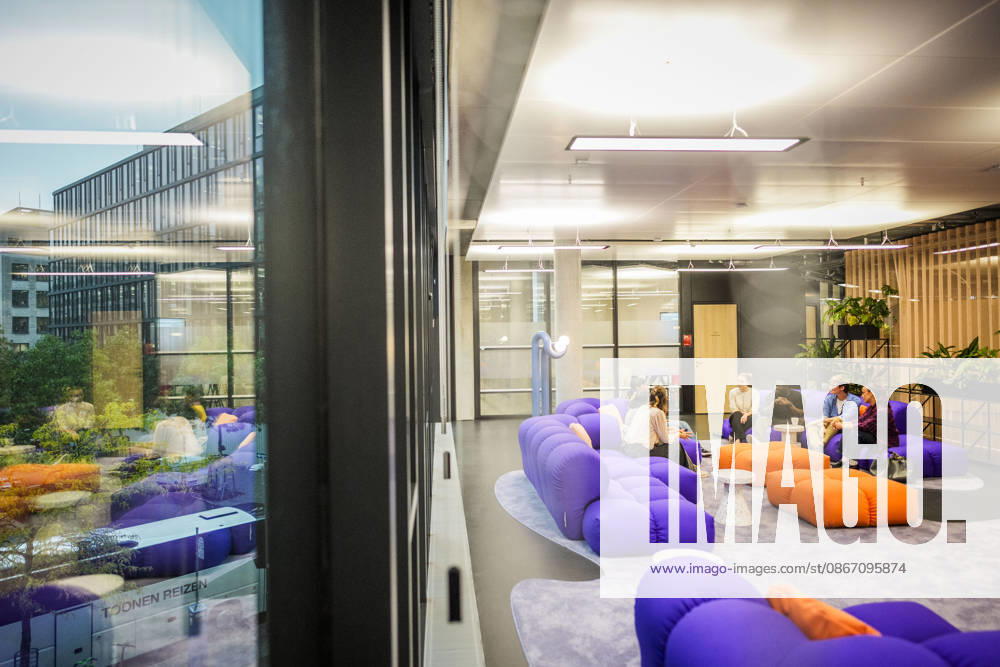 Fotostory Pressetermin bei Zalando: ZALANDO Outlet Store, Headquarters, and Workspaces in Berlin, photographed on September 16, 2026, Berlin, September 16, 2026, Berlin, Germany FOR – IMAGE USE ONLY IN A ZALANDO CONTEXT