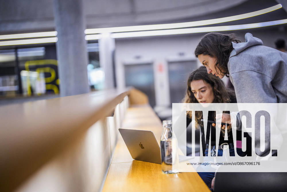 Fotostory Pressetermin bei Zalando: ZALANDO Outlet Store, Headquarters, and Workspaces in Berlin, photographed on September 16, 2026, Berlin, September 16, 2026, Berlin, Germany FOR – IMAGE USE ONLY IN A ZALANDO CONTEXT
