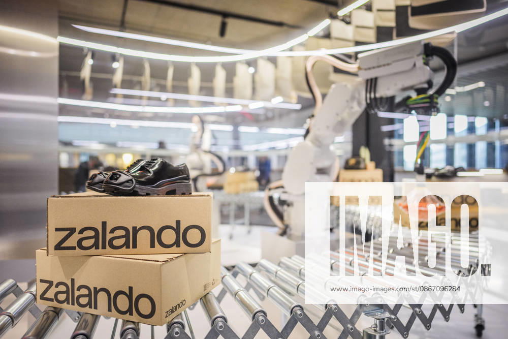 Fotostory Pressetermin bei Zalando: ZALANDO Outlet Store, Headquarters, and Workspaces in Berlin, photographed on September 16, 2026, Berlin, September 16, 2026, Berlin, Germany FOR – IMAGE USE ONLY IN A ZALANDO CONTEXT