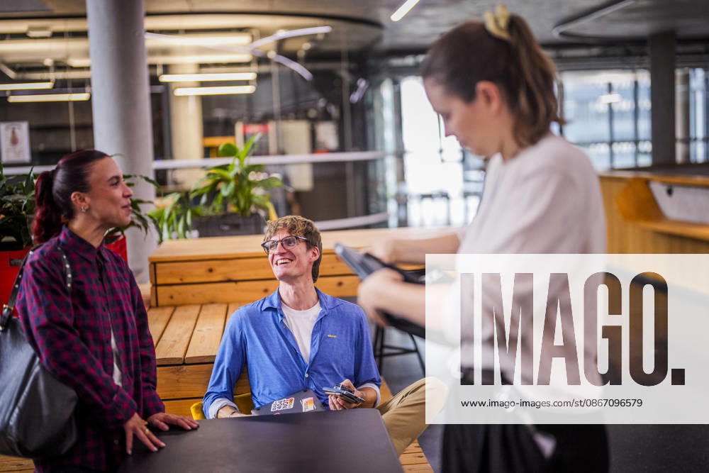 Fotostory Pressetermin bei Zalando: ZALANDO Outlet Store, Headquarters, and Workspaces in Berlin, photographed on September 16, 2026, Berlin, September 16, 2026, Berlin, Germany FOR – IMAGE USE ONLY IN A ZALANDO CONTEXT