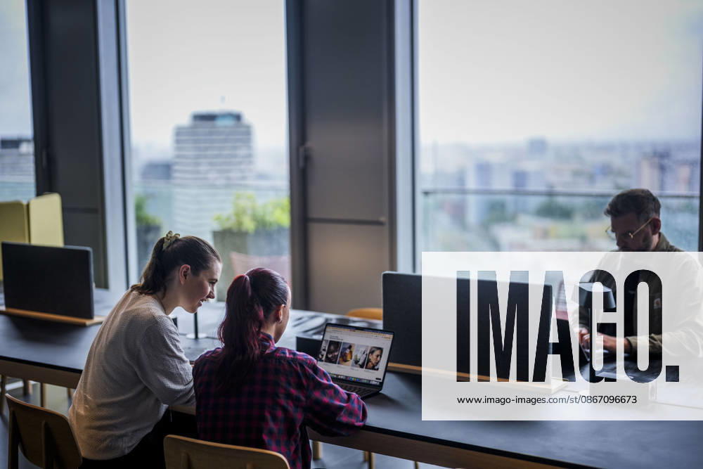 Fotostory Pressetermin bei Zalando: ZALANDO Outlet Store, Headquarters, and Workspaces in Berlin, photographed on September 16, 2026, Berlin, September 16, 2026, Berlin, Germany FOR – IMAGE USE ONLY IN A ZALANDO CONTEXT