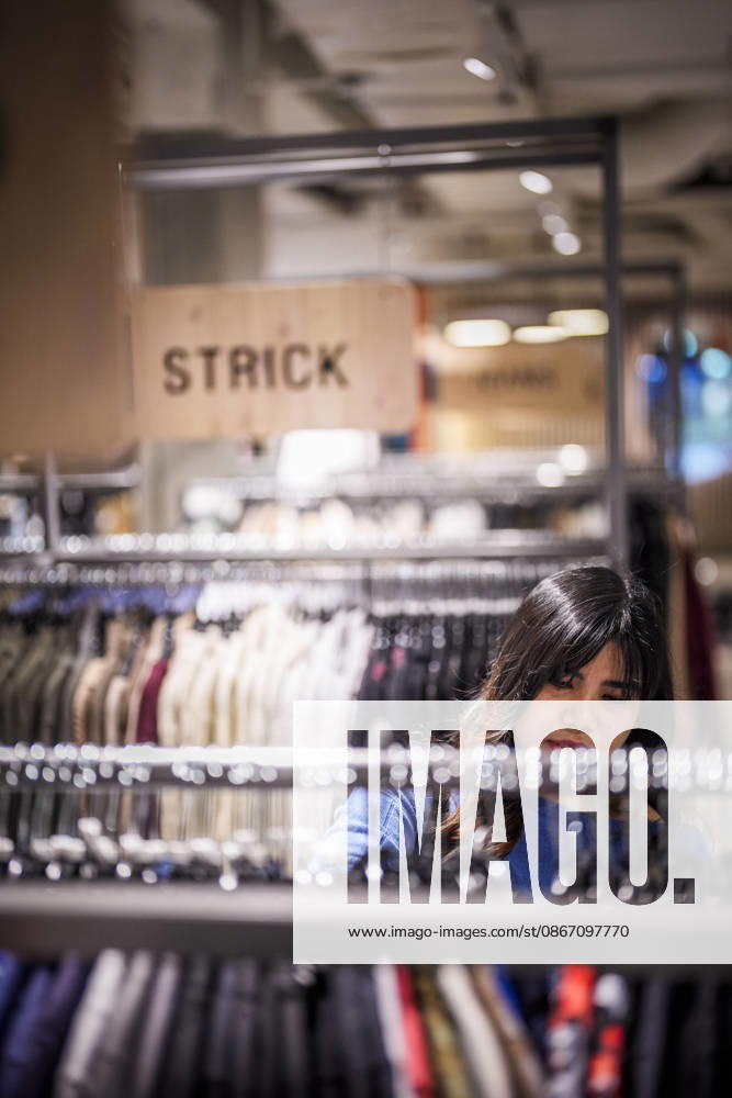 Fotostory Pressetermin bei Zalando: ZALANDO Outlet Store, Headquarters, and Workspaces in Berlin, photographed on September 16, 2026, Berlin, September 16, 2026, Berlin, Germany FOR – IMAGE USE ONLY IN A ZALANDO CONTEXT