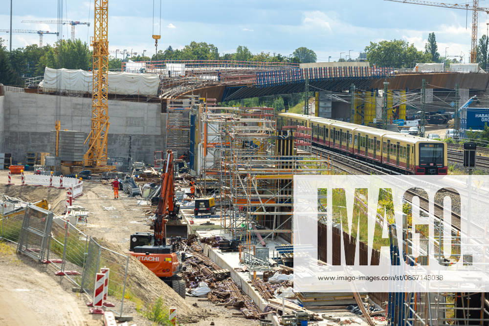 A100 Road Resurfacing of the Westend Bridge, Germany, Berlin-Westend, September 17, 2026: Construction site for the new A100 bridge over the Ringbahn tracks, built to replace the prestressed concrete structure that was demolished in the spring of 2025