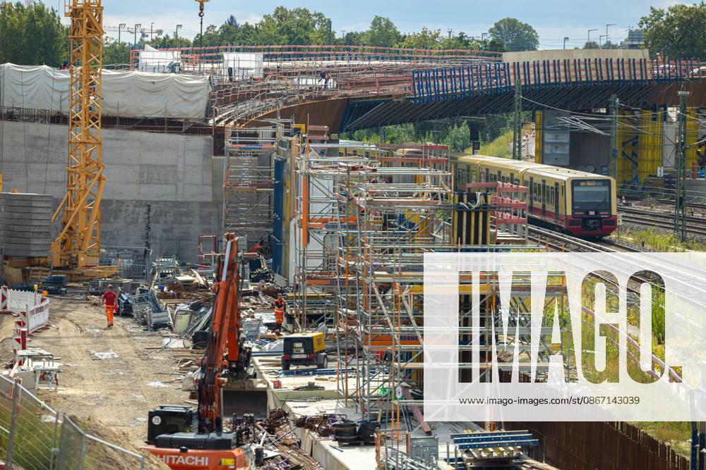A100 Road Resurfacing of the Westend Bridge, Germany, Berlin-Westend, September 17, 2026: Construction site for the new A100 bridge over the Ringbahn tracks, built to replace the prestressed concrete structure that was demolished in the spring of 2025