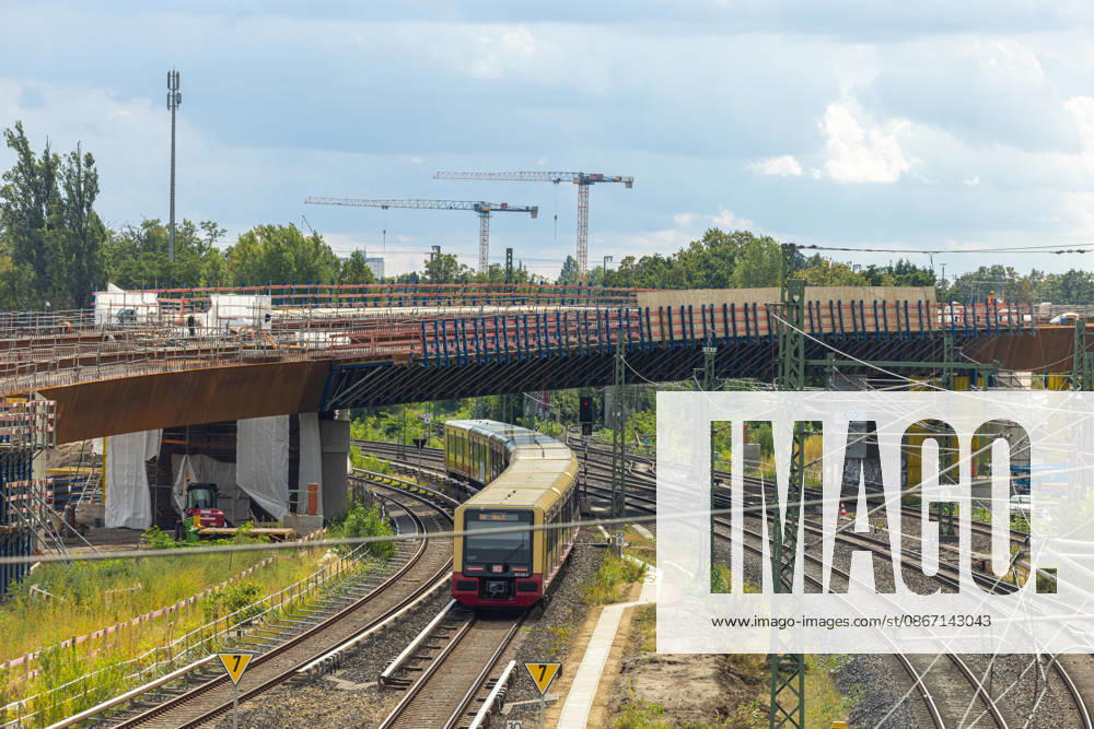 A100 Road Resurfacing of the Westend Bridge, Germany, Berlin-Westend, September 17, 2026: Construction site for the new A100 bridge over the Ringbahn tracks, built to replace the prestressed concrete structure that was demolished in the spring of 2025