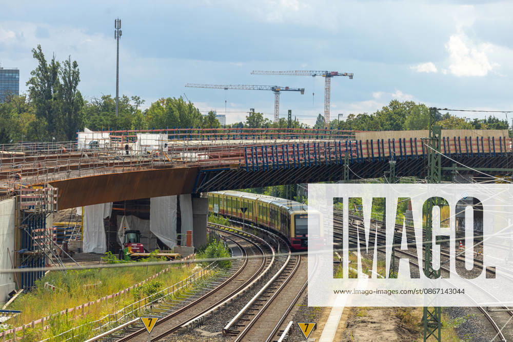 A100 Road Resurfacing of the Westend Bridge, Germany, Berlin-Westend, September 17, 2026: Construction site for the new A100 bridge over the Ringbahn tracks, built to replace the prestressed concrete structure that was demolished in the spring of 2025