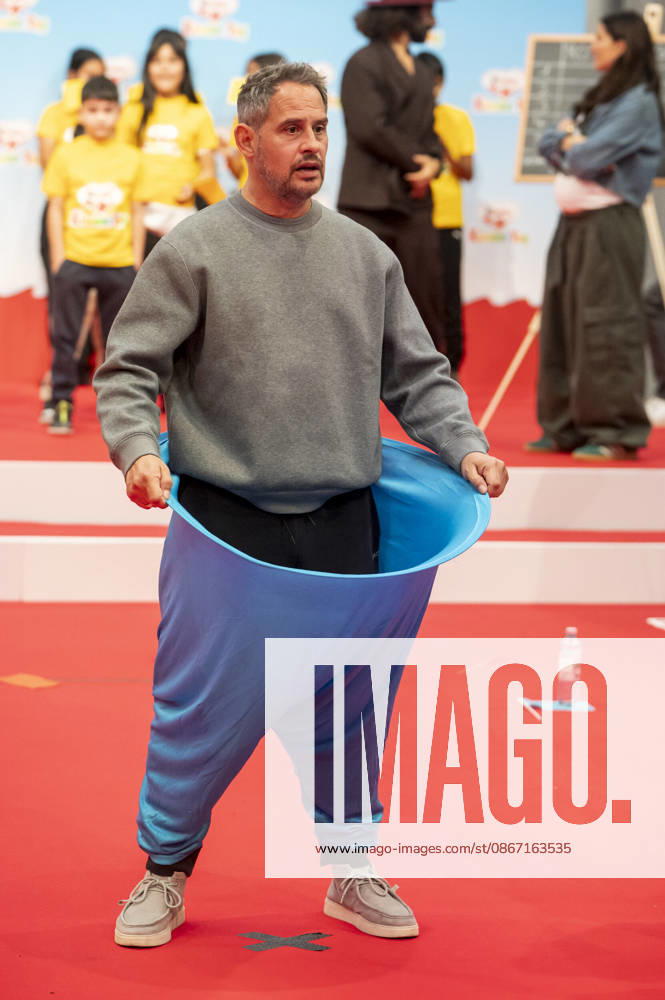ABB Children s Day: Moritz Bleibtreu catches a ball while wearing baggy pants at the Children s Day event at the Atelier Gardens in Berlin on September 17, 2026